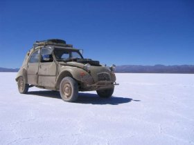 2CV-Sahara auf dem Salar Uyuni in Bolivien